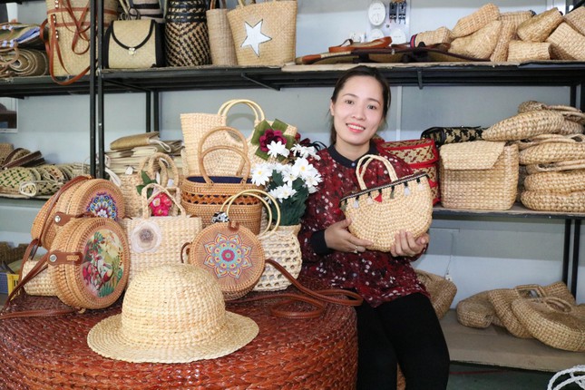 Giới thiệu về nghề đan lục bình và kiểu đan xương cá